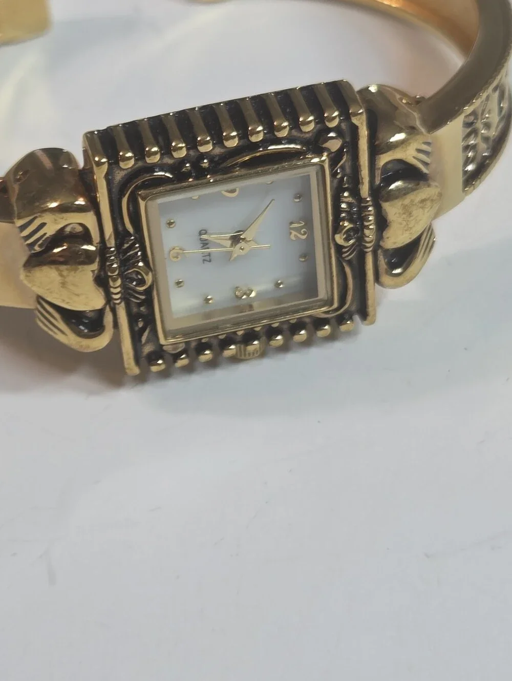 ladies gladdagh ornate quartz watch gold tone needs battery irish celtic